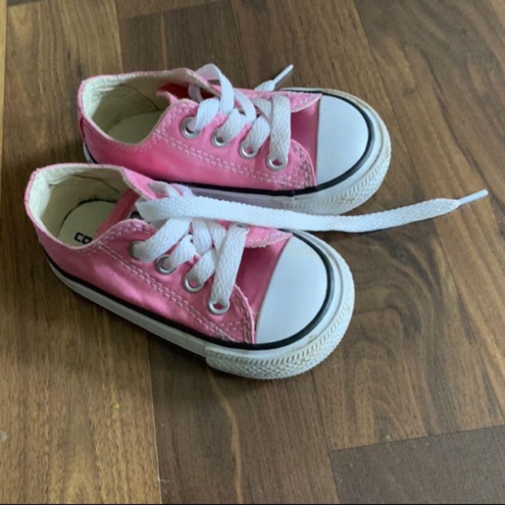 Converse size 4